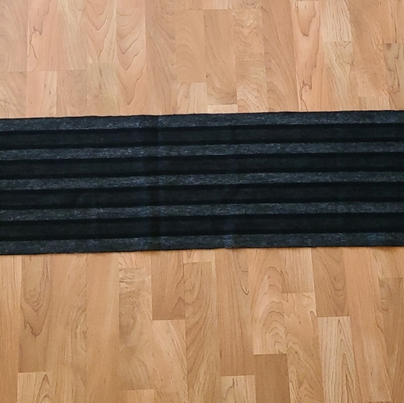 NEW Jeffrey Bank 100% Wool Scarf Black Grey Stripe Fringe Wide Winter 55 x 12in - Picture 9 of 10